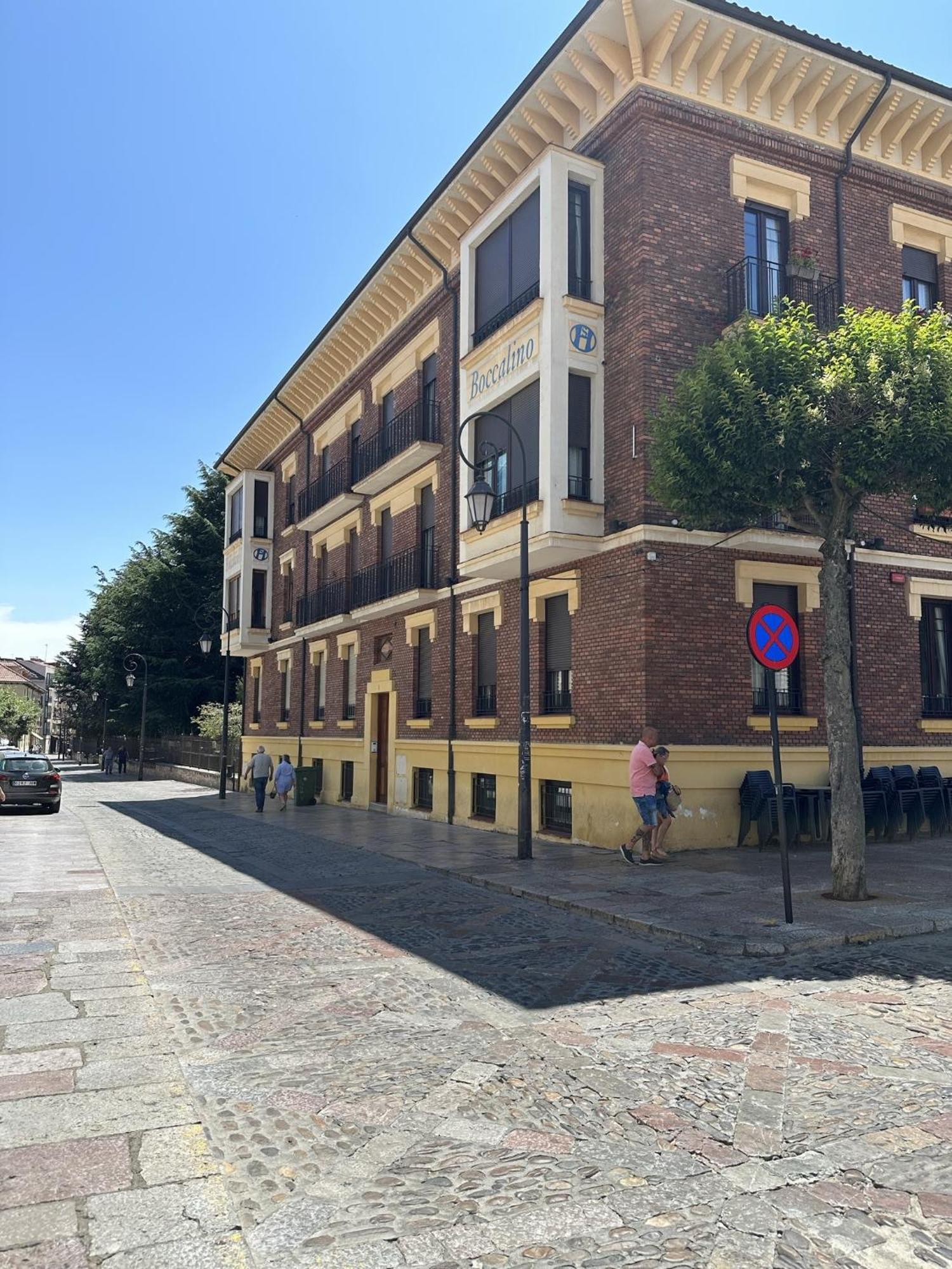 Hostal Restaurante Boccalino Leon Exterior photo